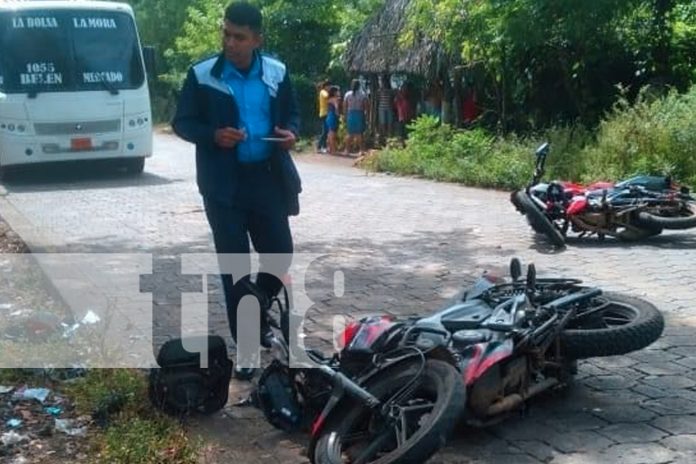 Foto: Impacto entre dos motociclistas deja a uno sin vida y al otro grave en Chinandega/TN8