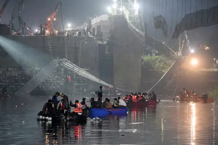 Foto: Varios muertos tras el colapso de un puente en Indonesia /Cortesía