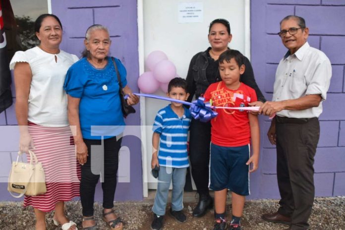 Foto: ¡Granada celebra el sueño de la vivienda propia! 20 familias reciben llaves nuevas/TN8