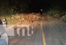 Foto: Un derrumbe obstaculiza la carretera a San Rafael del Sur tras intensas lluvias las autoridades están trabajando en el despeje de la vía/TN8