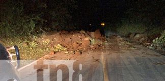 Foto: Un derrumbe obstaculiza la carretera a San Rafael del Sur tras intensas lluvias las autoridades están trabajando en el despeje de la vía/TN8