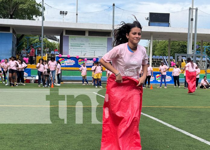 Foto: Mujeres deportistas se unen en solidaridad hacia la lucha contra el Cáncer de Mama/TN8