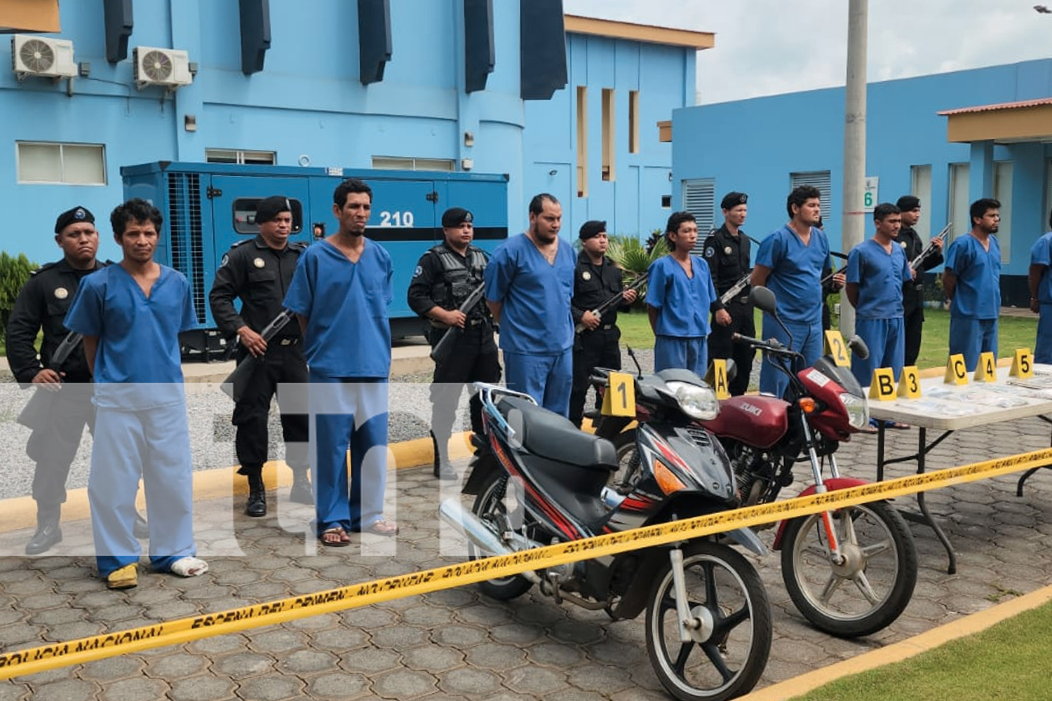 Foto: Policía Nacional captura a 11 presuntos delincuentes en León. Se incautan drogas, motocicletas y dinero ilícito/TN8