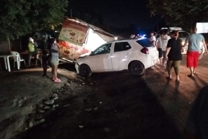 Foto: Vehículo se estrella contra kiosco de comida en carretera a Xiloá afortunadamente sin víctimas mortales que lamentar /Cortesía