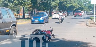 Foto: Motociclista sufre fractura tras accidente en Managua/ TN8