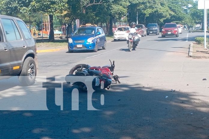 Foto: Motociclista sufre fractura tras accidente en Managua/ TN8