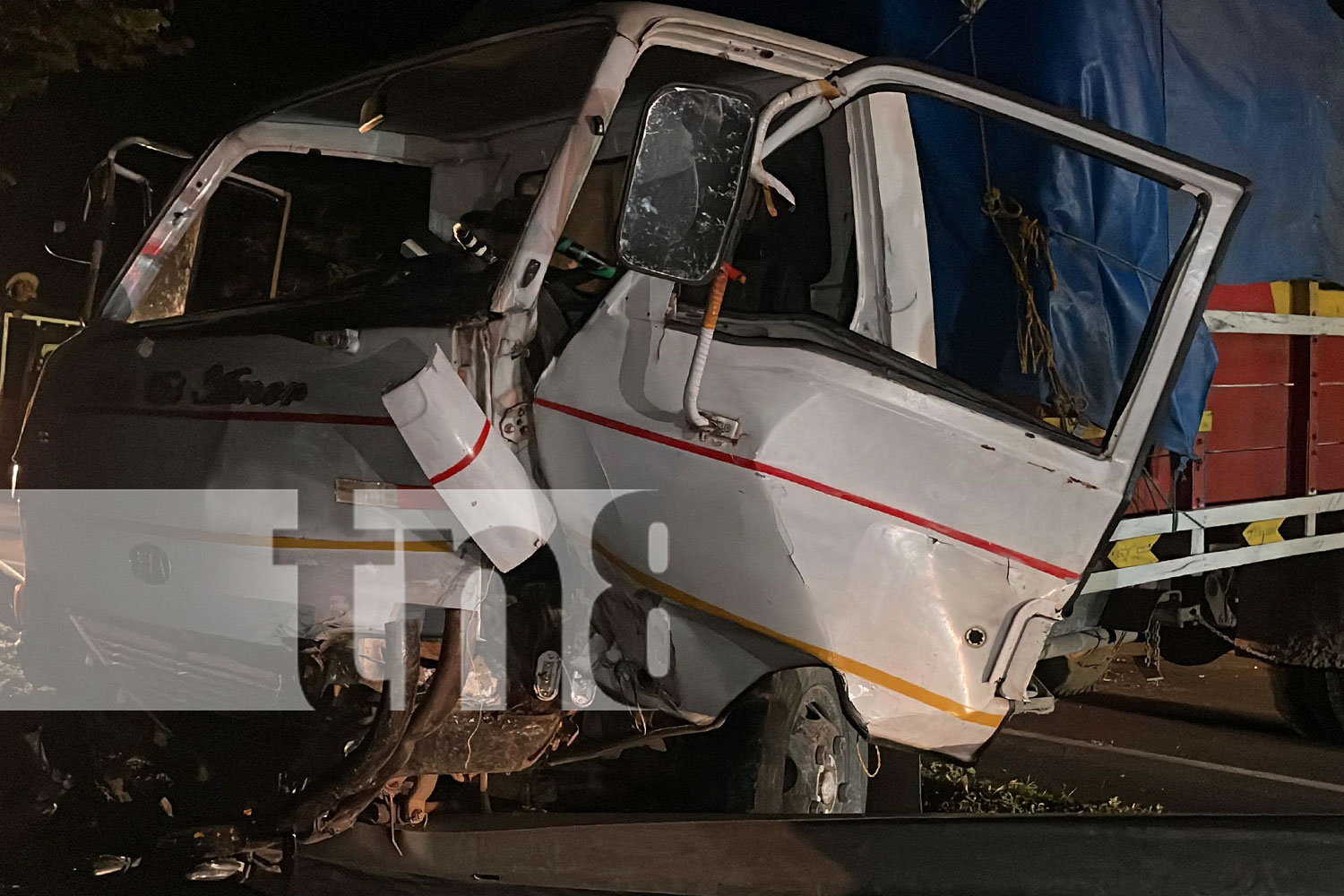 Foto: Fuerte accidente entre un camioncito y un carro en la carretera Juigalpa-Managua afortunadamente ambos conductores están vivos de milagro /TN8