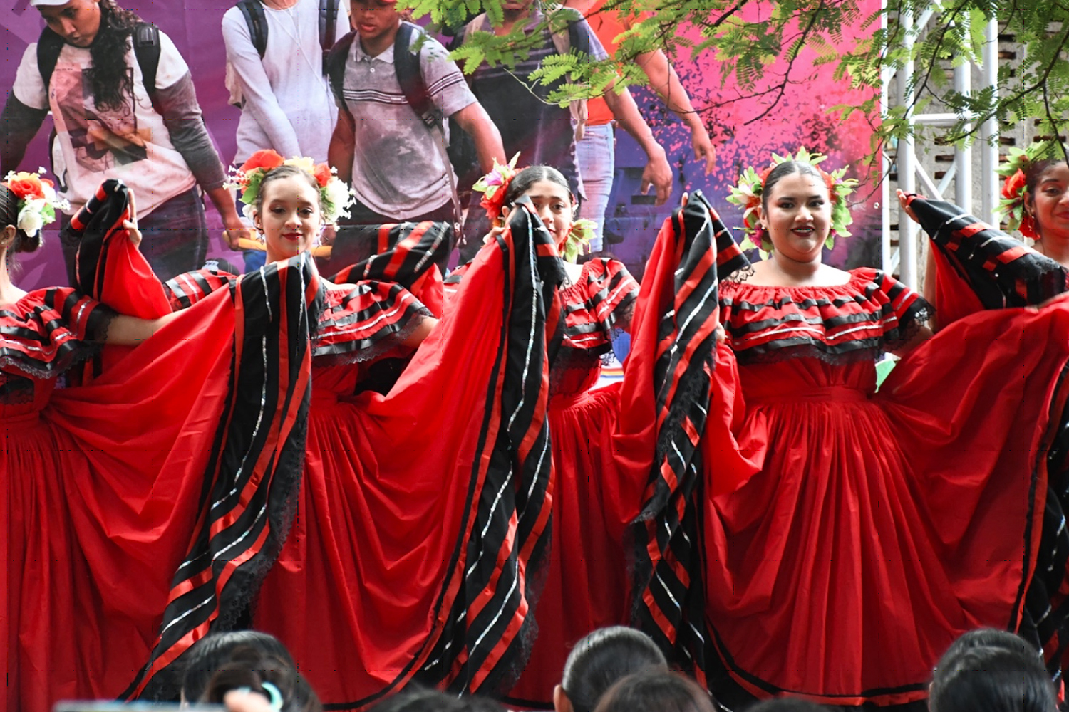 Foto: Celebración de la Identidad Nacional con despliegue artístico "Octubre de Paz"/Cortesía