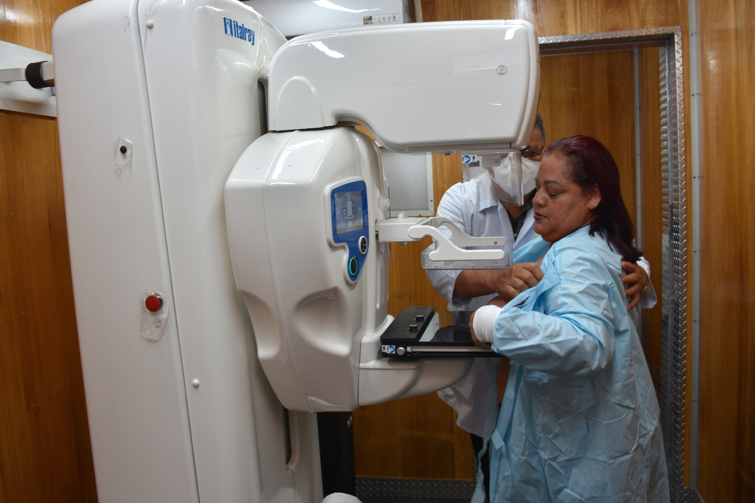 Foto. Más de 3,000 mujeres reciben atención médica en Mega Feria de Salud en Nueva Guinea/Cortesía