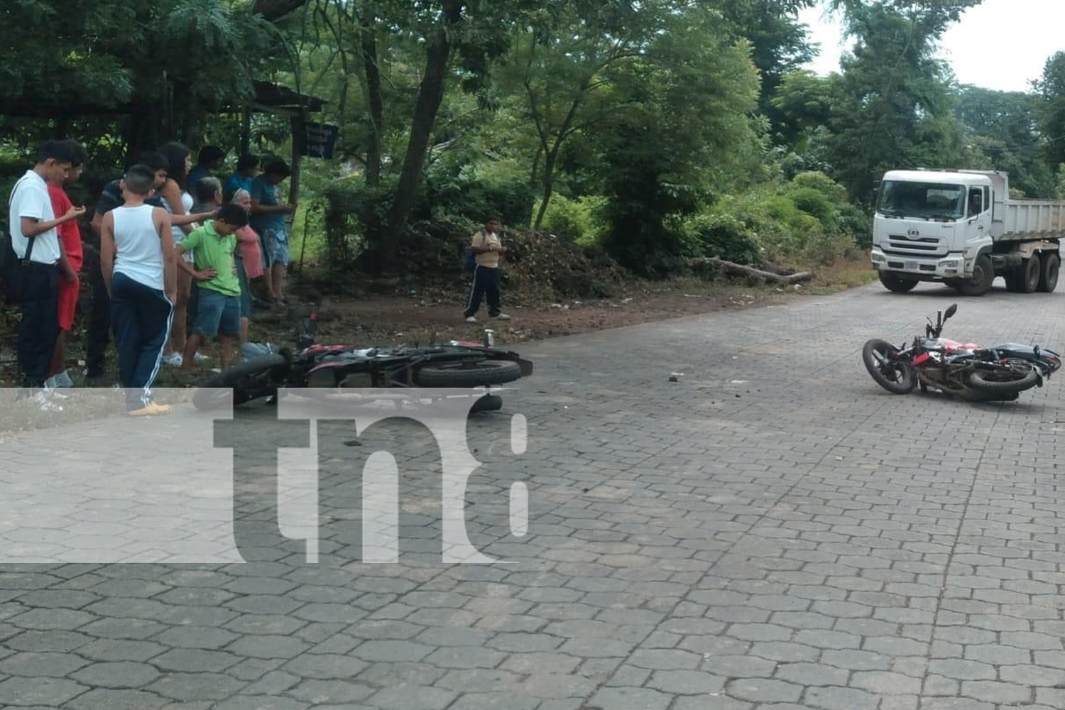 Foto: Impacto entre dos motociclistas deja a uno sin vida y al otro grave en Chinandega/TN8