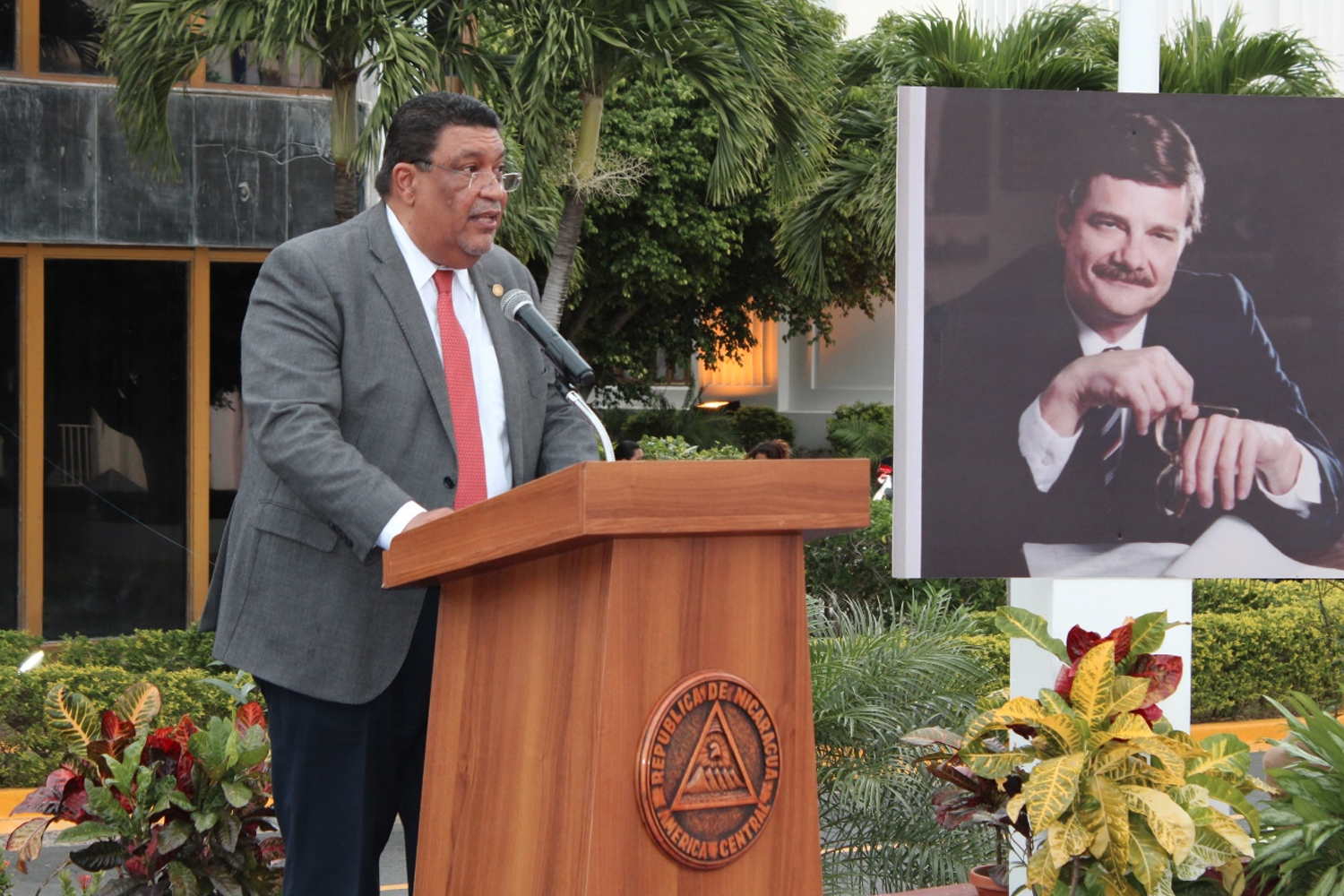 Foto: Emotivo homenaje a Paul Oquist en conmemoración de su 81º aniversario/TN8