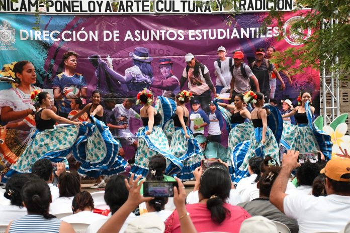 Foto: Celebración de la Identidad Nacional con despliegue artístico 