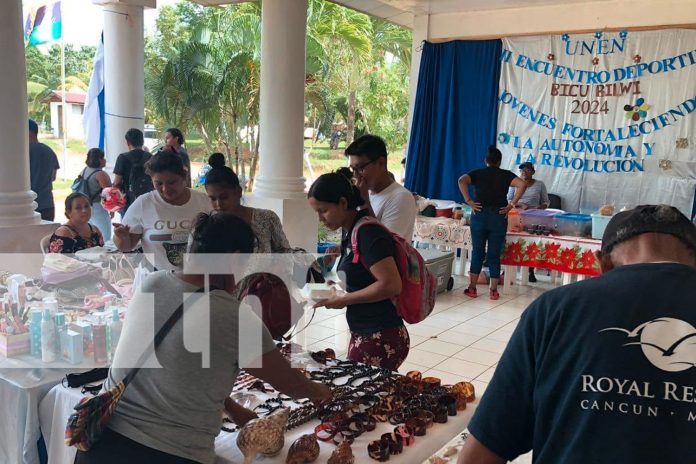 Foto:Líderes y estudiantes de Bilwi se unen en BICU para debatir los retos y logros de la autonomía regional en el Caribe/TN8