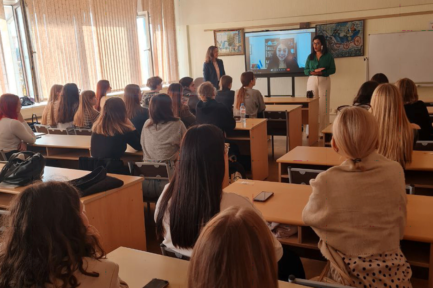 Foto: Estudiantes de Minsk conocen la riqueza cultural de los Huipiles Nicaragüenses/Cortesía