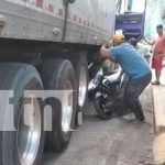 Foto: Accidente en Ometepe: Dos turistas extranjeros casi mueren aplastados por un camión luego de que se los pasara llevando en Altagracia/TN8