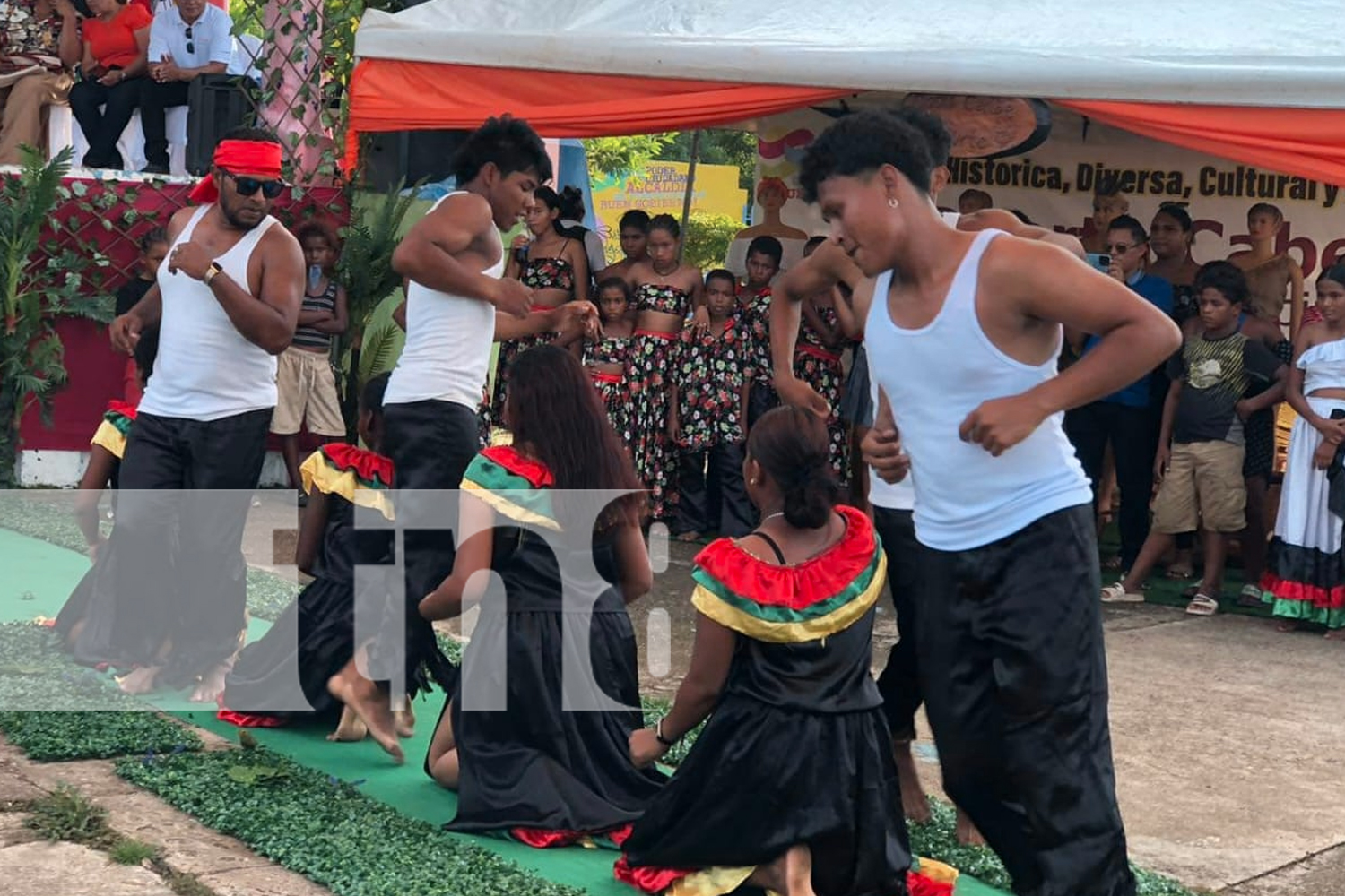 Foto: Concluye Festival de FolKlore con pasarela de trajes autóctonos en Bilwi/TN8