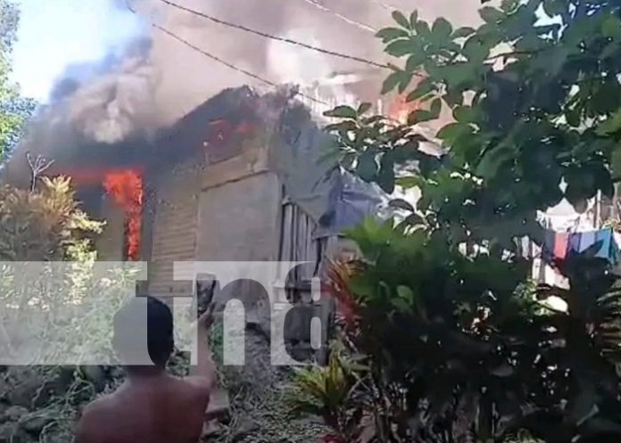 Foto: Gran incendio en una vivienda de Esquipulas, Matagalpa / TN8