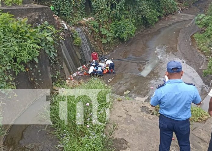 Foto: Anciano de Masaya sufre percance y cae en un cauce / TN8