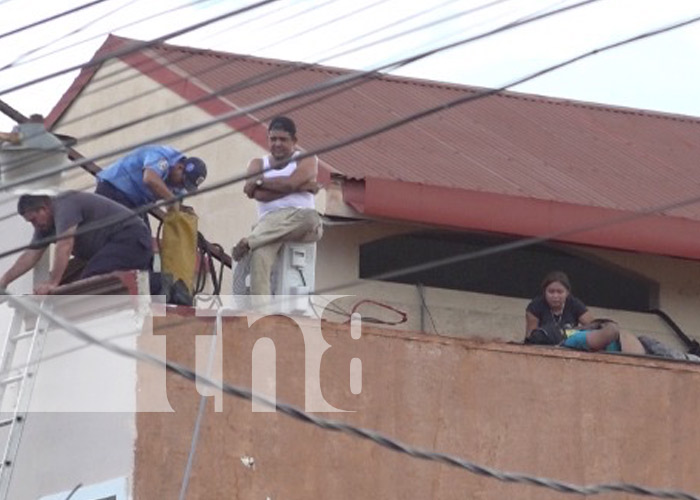 Foto: Hombre que pintaba el techo de un hotel en Managua casi pierde la vida / TN8