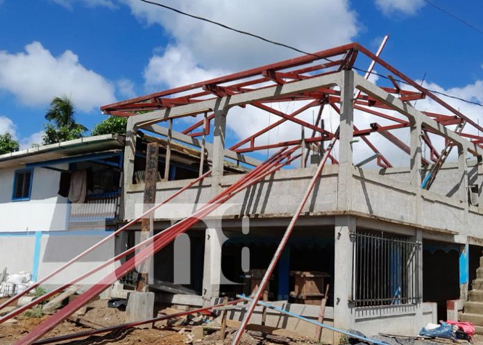 Foto: Obrero muere tras recibir una descarga cuando trabajaba con unos perlines en una construcción en La Cruz de Río Grande, Caribe Sur / TN8