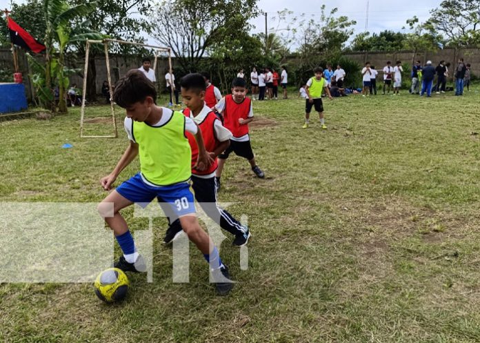 Foto: MINED y Fifa For School juntos por el fútbol / TN8