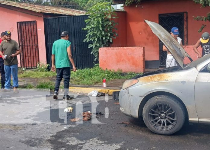 Foto: Buen susto por carro en llamas en Monseñor Lezcano, Managua / TN8