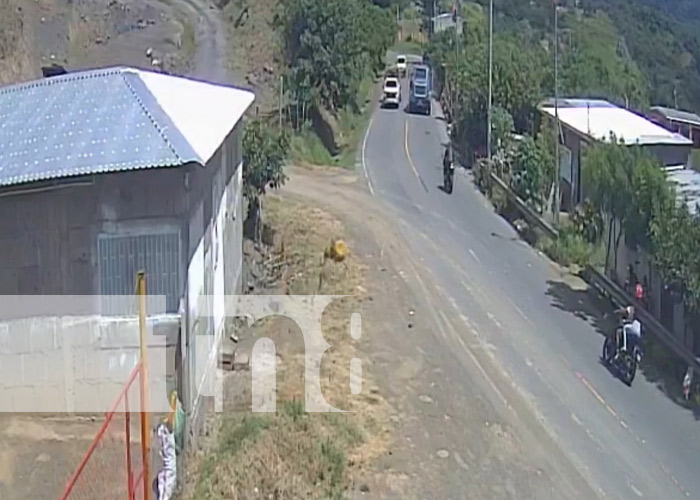 Foto: Un camión que aventajó provocó un aparatoso accidente en Matagalpa / TN8