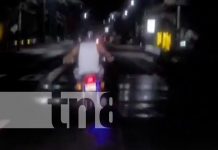 Foto: Irresponsable motociclista en la Carretera Vieja a León / TN8