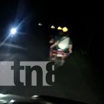 Foto: Escena insólita en Tola, Rivas, con tres hombres en una misma moto y ebrios / TN8