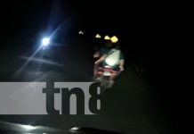 Foto: Escena insólita en Tola, Rivas, con tres hombres en una misma moto y ebrios / TN8