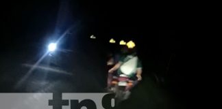 Foto: Escena insólita en Tola, Rivas, con tres hombres en una misma moto y ebrios / TN8