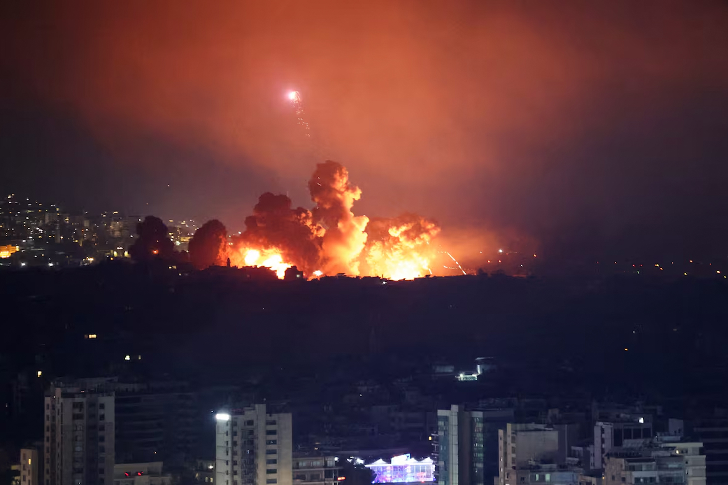 Foto: Israel lanzó cinturones de fuego contra edificios del sur de Beirut, Líbano /Cortesía