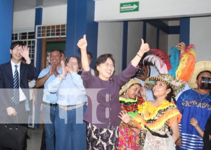 Foto: Visita de Huang Xiaowei a la Escuela Cristóbal Rugama de Masaya / TN8