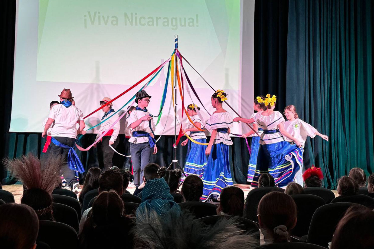 Foto: la Misión de Nicaragua en Rusia participó en el Festival de Artesanías del Colegio Rosalía de Castro en Moscú/ Cortesía