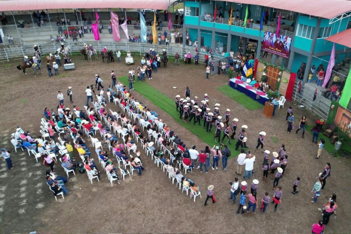 Foto: Municipio de La Libertad celebra inauguración de su nueva Plaza Taurina/ Cortesía