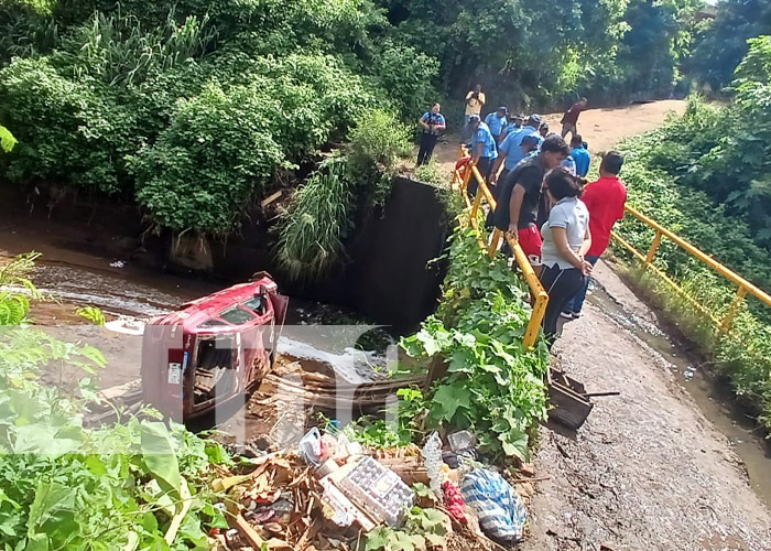 Foto: Vehículo se precipita al fondo de un cauce en Ciudad Sandino / TN8