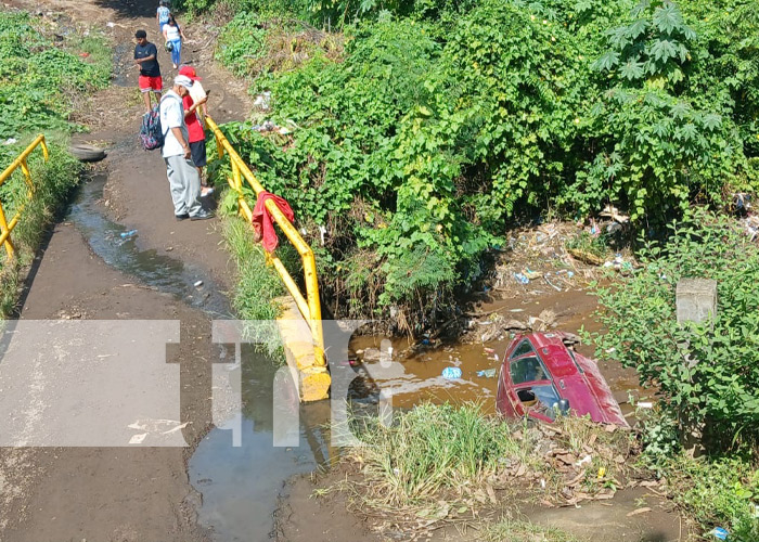 Foto: Vehículo se precipita al fondo de un cauce en Ciudad Sandino / TN8