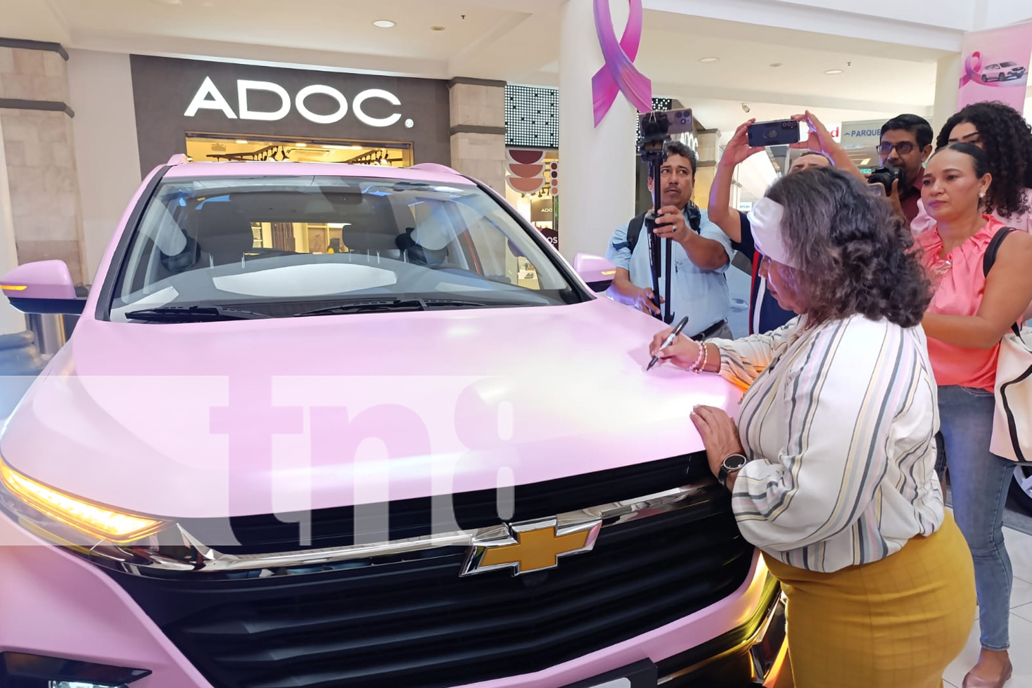 Foto: Chevrolet entrega $3,000 para taller de Movicáncer /TN8