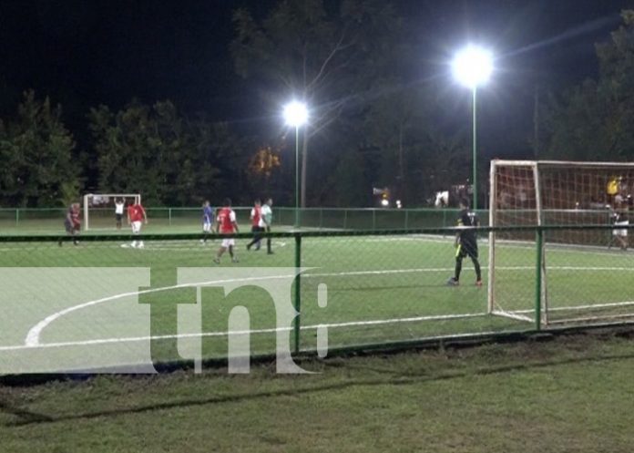 Foto: Mejoras en cancha sintética de San Carlos, Río San Juan / TN8