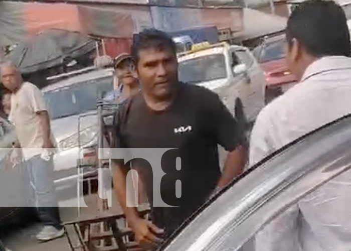 Foto: Pleito de taxistas en el Mercado Oriental, popular mercado en Managua, Nicaragua / TN8