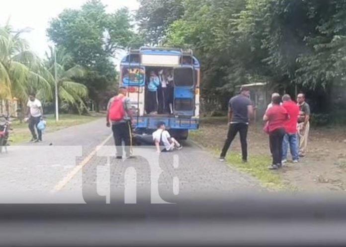 Foto: Accidente de moto contra bus en Altagracia, Ometepe / TN8