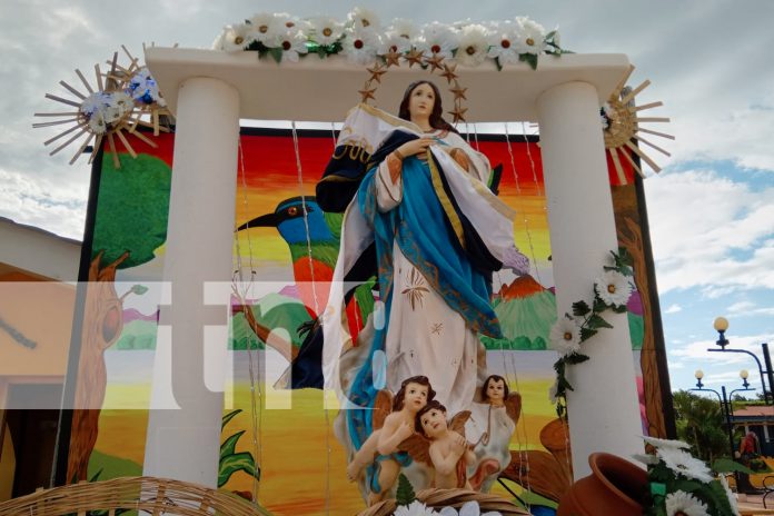 Foto: Imponente luce el parque de Potosí, Rivas, con altar a la Purísima y ambientes navideños/TN8