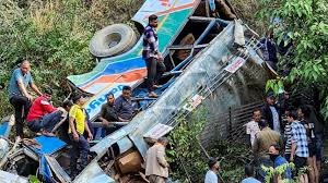 Foto: Tragedia en India: 36 muertos tras la caída de un autobús por un barranco