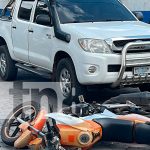 Foto: Motociclista grave en Juigalpa tras cruzar una intersección. El impacto con una camioneta le provocó una fractura en la pierna/TN8