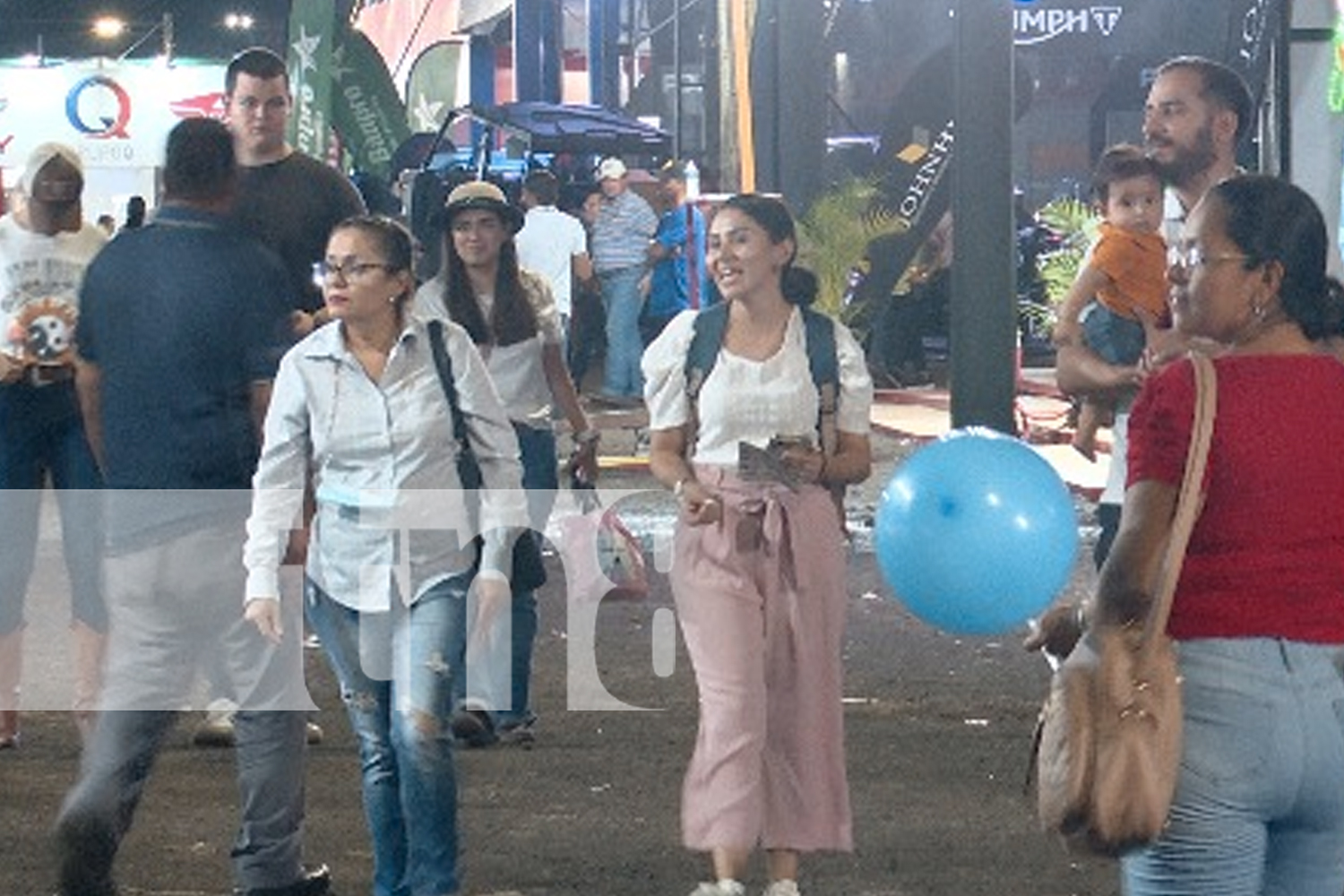 Foto: Emoción en cada esquina: la Feria Ganadera Navidad 2024 sorprende con fuegos artificiales y promociones para toda la familia/TN8