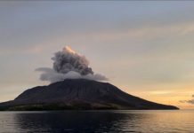 Foto: Volcán en Indonesia lanza columna de cenizas de hasta 10 km