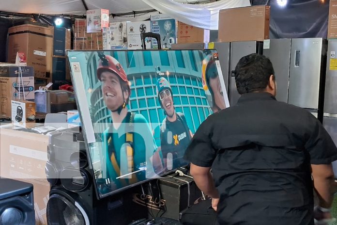 Foto: Miles de familias aprovechan las ofertas de Robleto Comercial en la Feria Ganadera/TN8