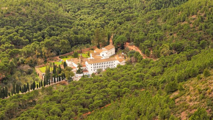 Foto: Hombre irrumpe en monasterio de Valencia y ataca a siete monjes al grito de 