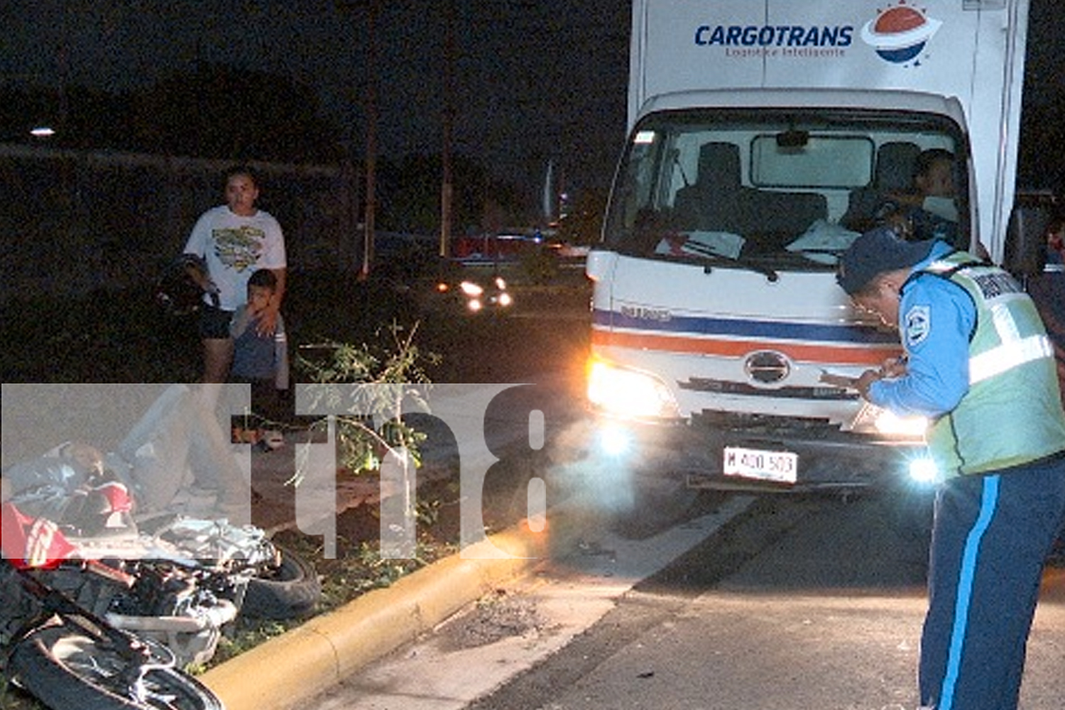 Foto: Motociclista grave en hospital tras ser atropellado intencionadamente por un camión en Managua. La policía sigue las investigaciones../TN8