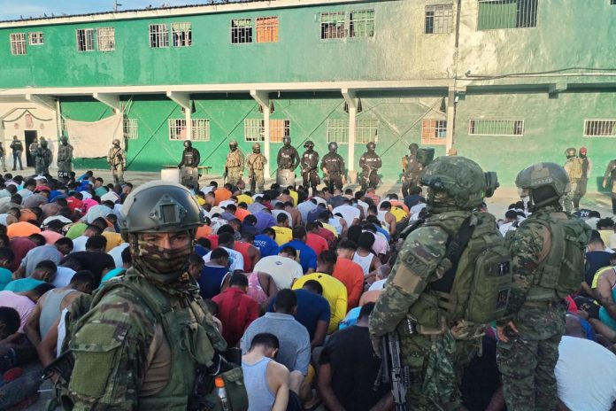 Foto: Mueren quince reos en nuevo enfrentamiento en cárcel de Ecuador /Cortesía